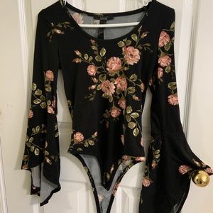 Flowy sleeves floral bodysuit